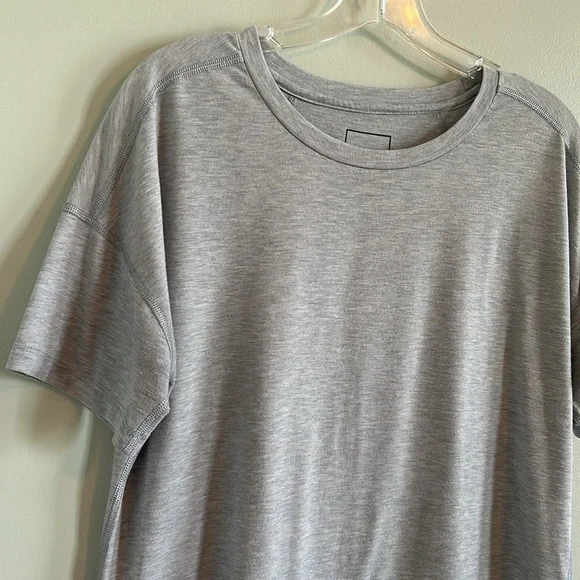 *SOLD* The North Face Top, Size Medium - Picture 2 of 7